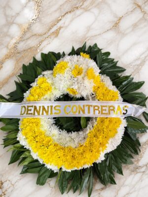 corona funebre blanco y amarillo con domicilio en cartagena